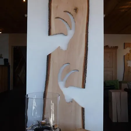 Alphotel Eiger Bed & Breakfast 3*